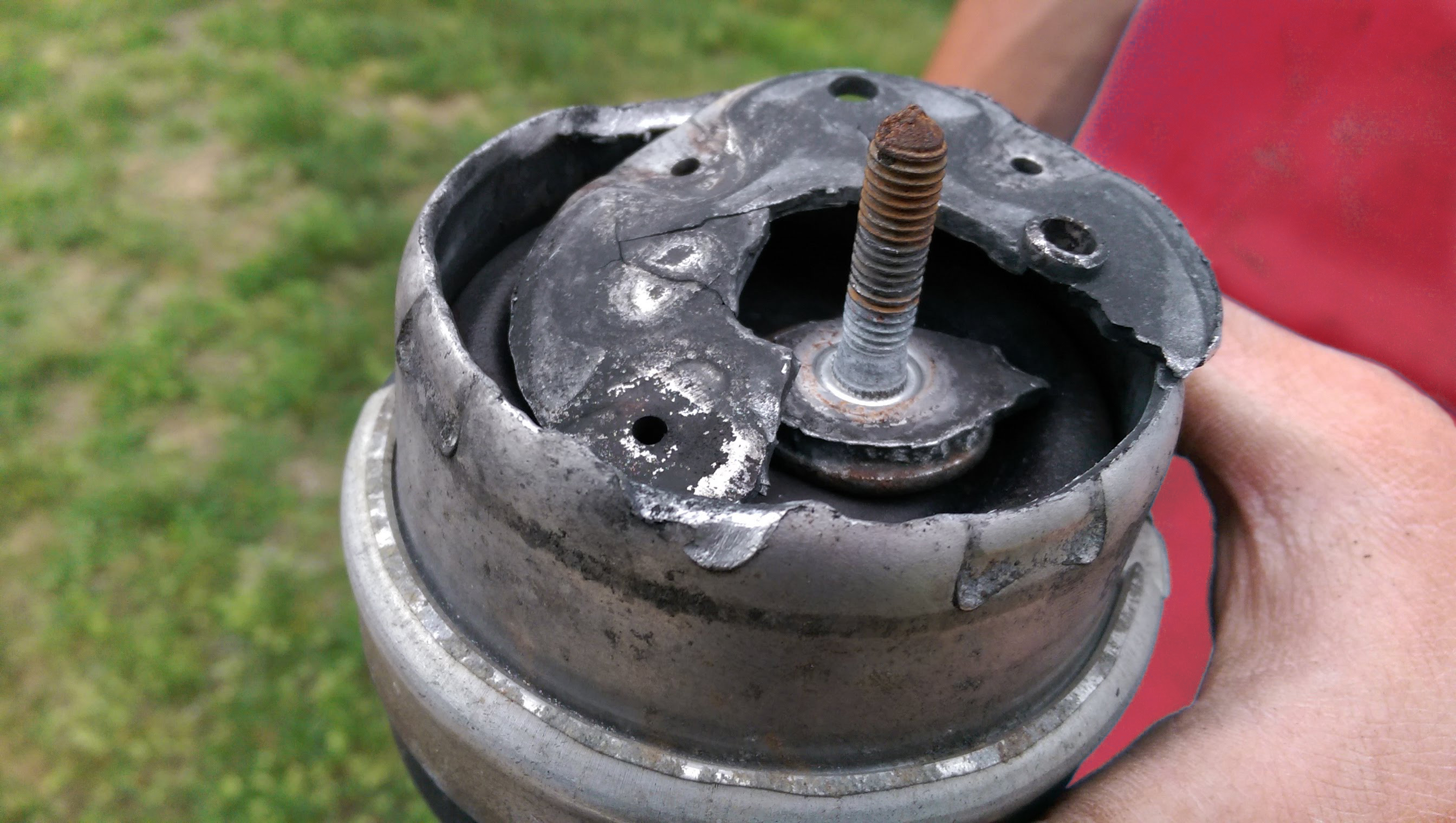 5 Signs Of A Worn Engine Mount